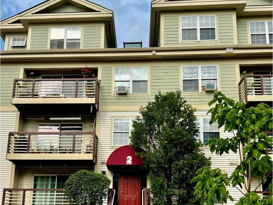 325 Hildred Dr unit 325, Burlington, VT 05401 - photo 1