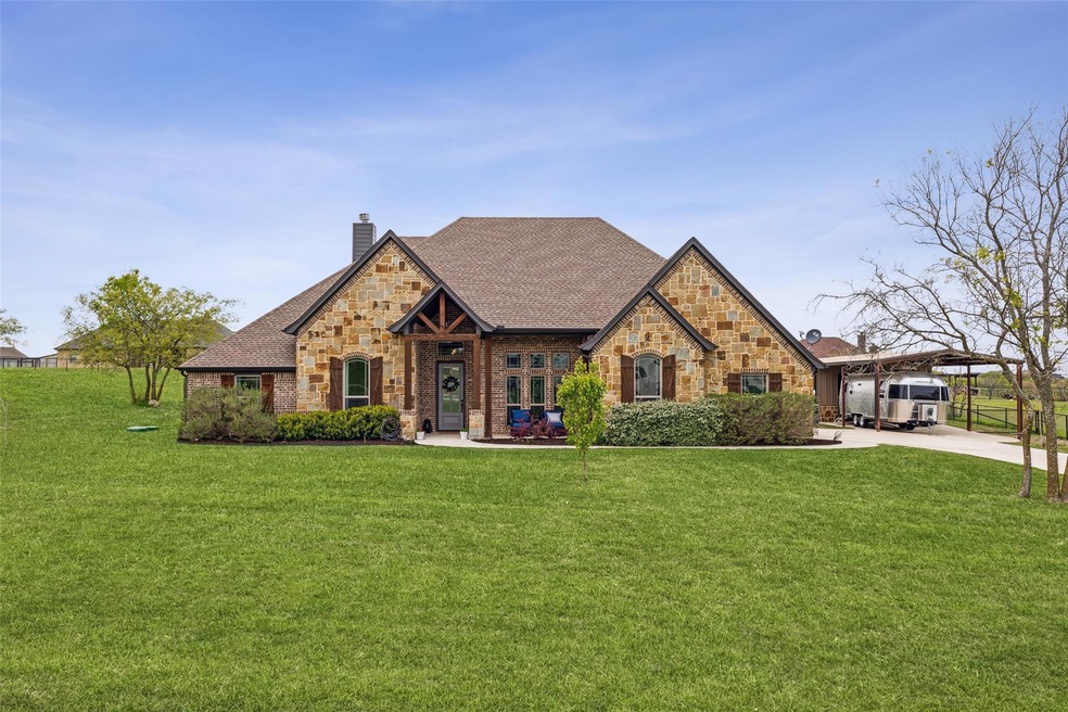 147 Stanford Ln, Springtown, TX 76082 - photo 1