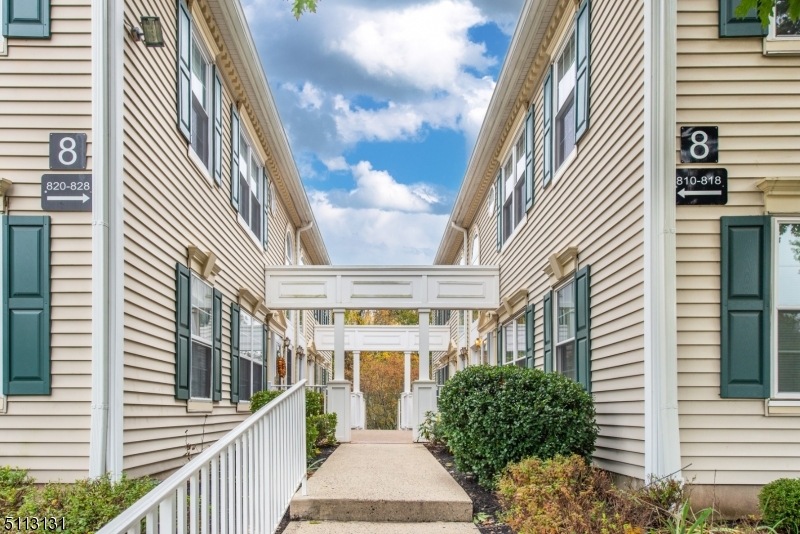 818 Magnolia Ln, Branchburg, NJ 08876 - photo 1