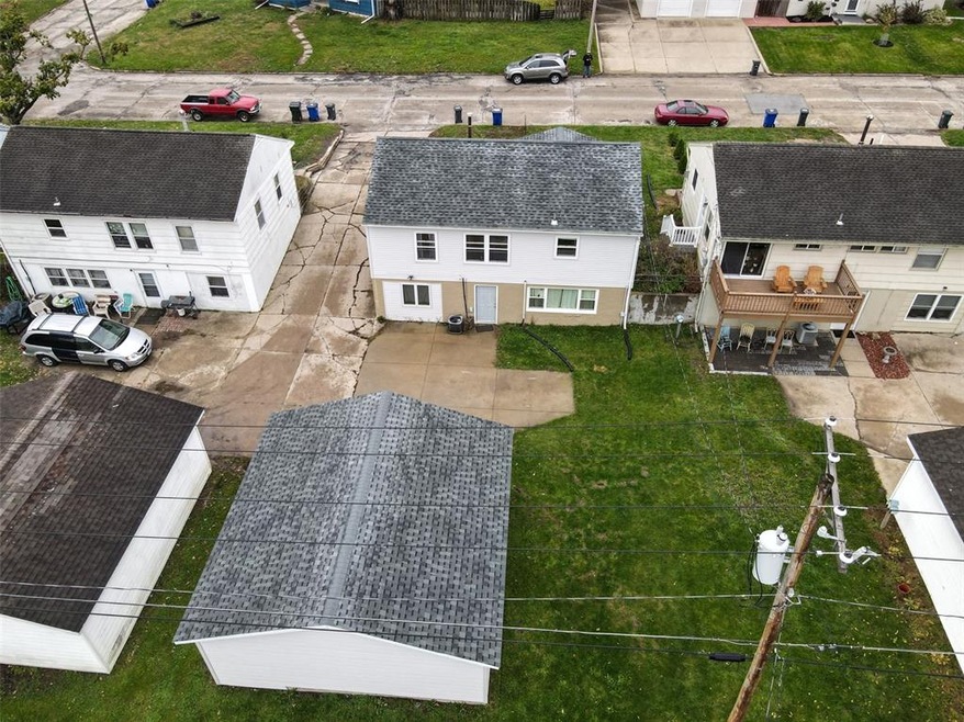 938 38th St SE, Cedar Rapids, IA 52403 - photo 1