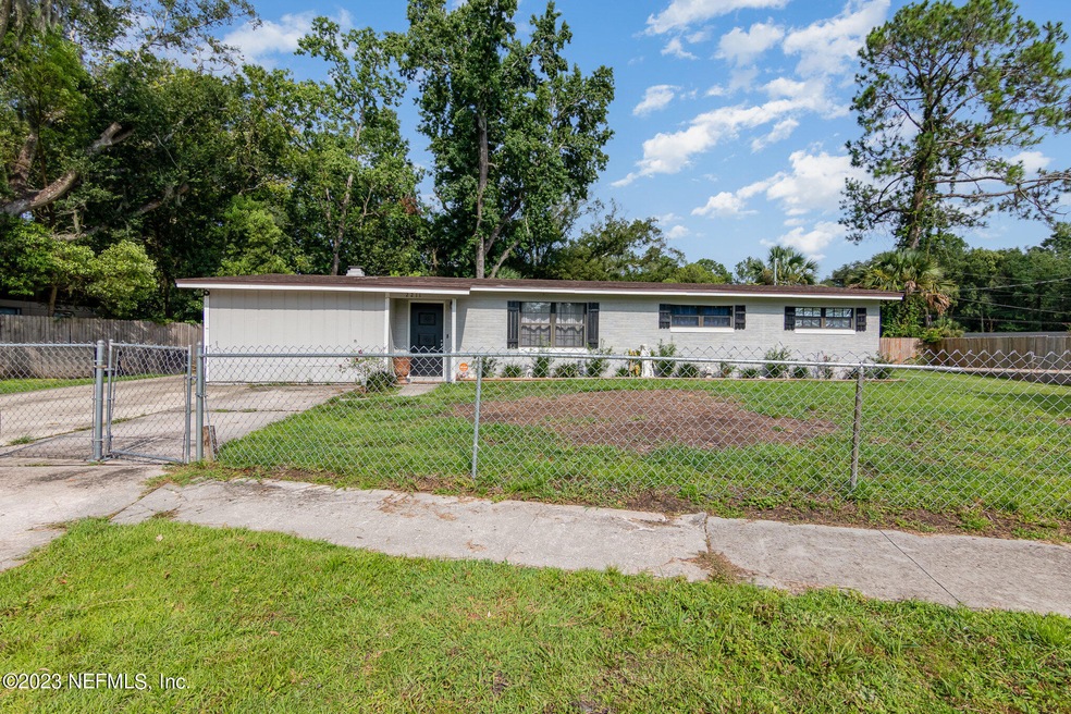 2211 Hugh Edwards Dr, Jacksonville, FL 32210 - photo 1