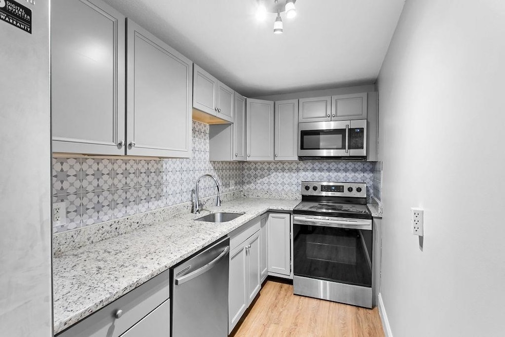 3 Pembroke Dr unit 20, Derry, NH 03038 - photo 1