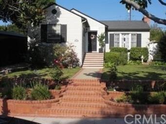 Welcome to 742 Los Altos in Alamitos Heights