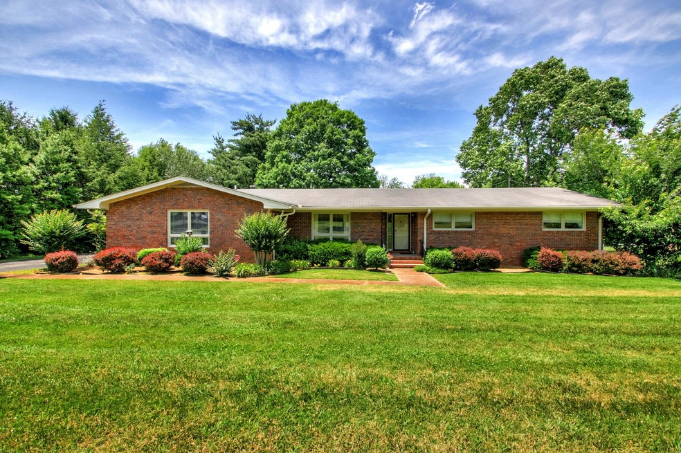 107 Fairlane Dr, Shelbyville, TN 37160 - photo 1