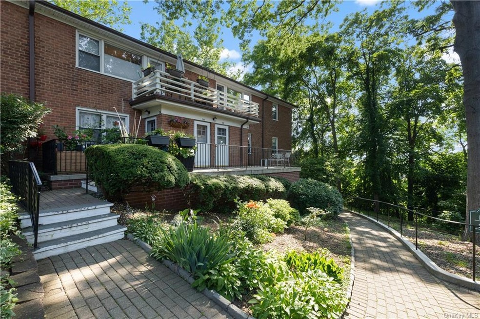 132 S Buckhout St unit 132, Irvington, NY 10533 - photo 1
