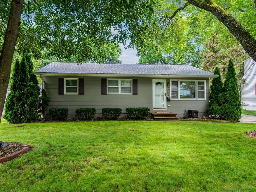 Front view of the home on a very family friendly n