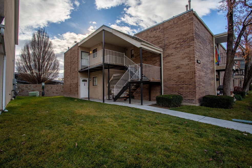830 E 3990 S unit D, Salt Lake City, UT 84107 - photo 1