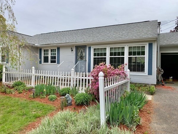 31 Greenock St, Feeding Hills, MA 01030 - photo 1