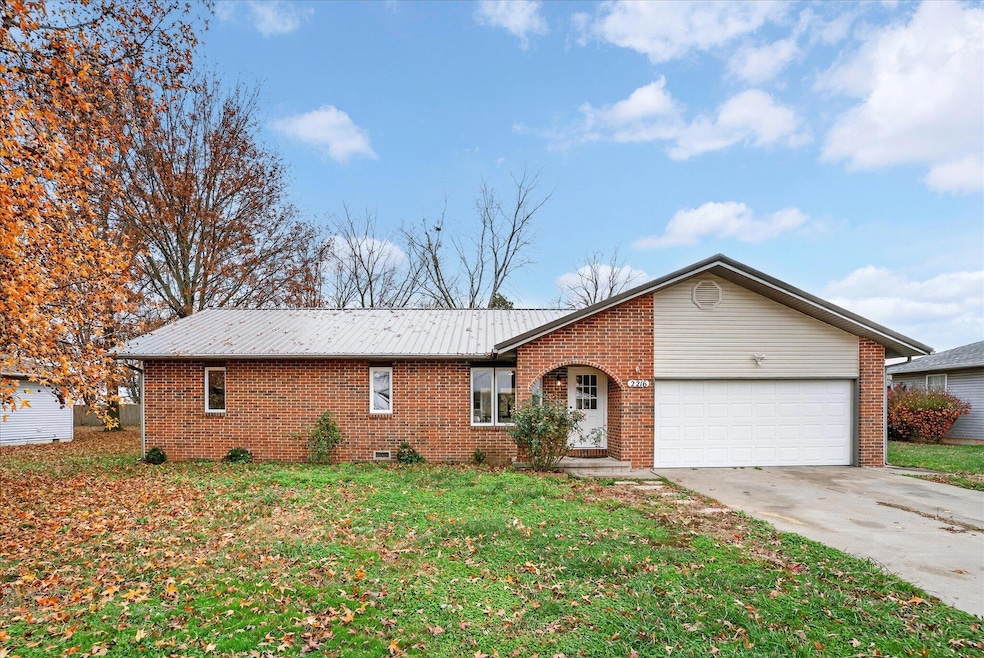 2216 W Austin St, Bolivar, MO 65613 - photo 1
