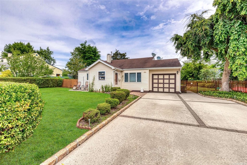 3015 Chestnut Ave, Medford, NY 11763 - photo 1