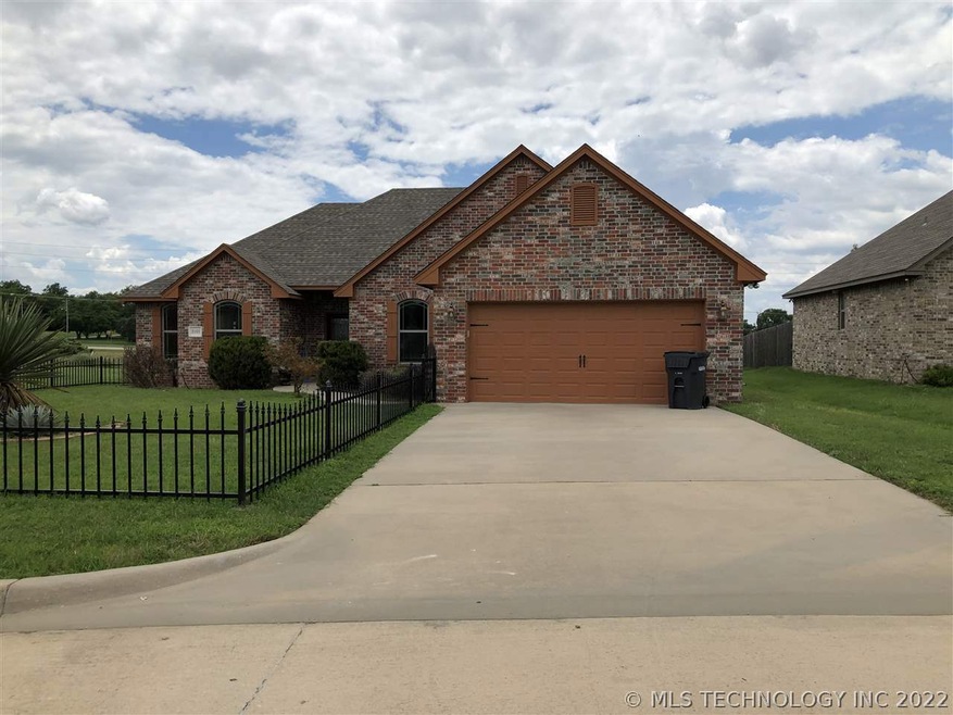 3103 Stone Creek Dr, Ardmore, OK 73401 - photo 1