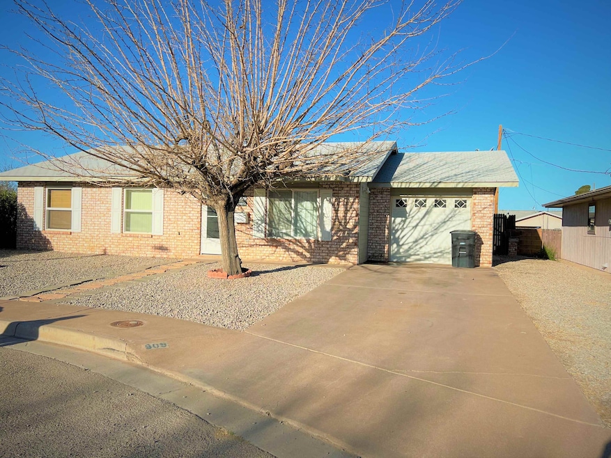 1909 Dewey Ct, Alamogordo, NM 88310 - photo 1