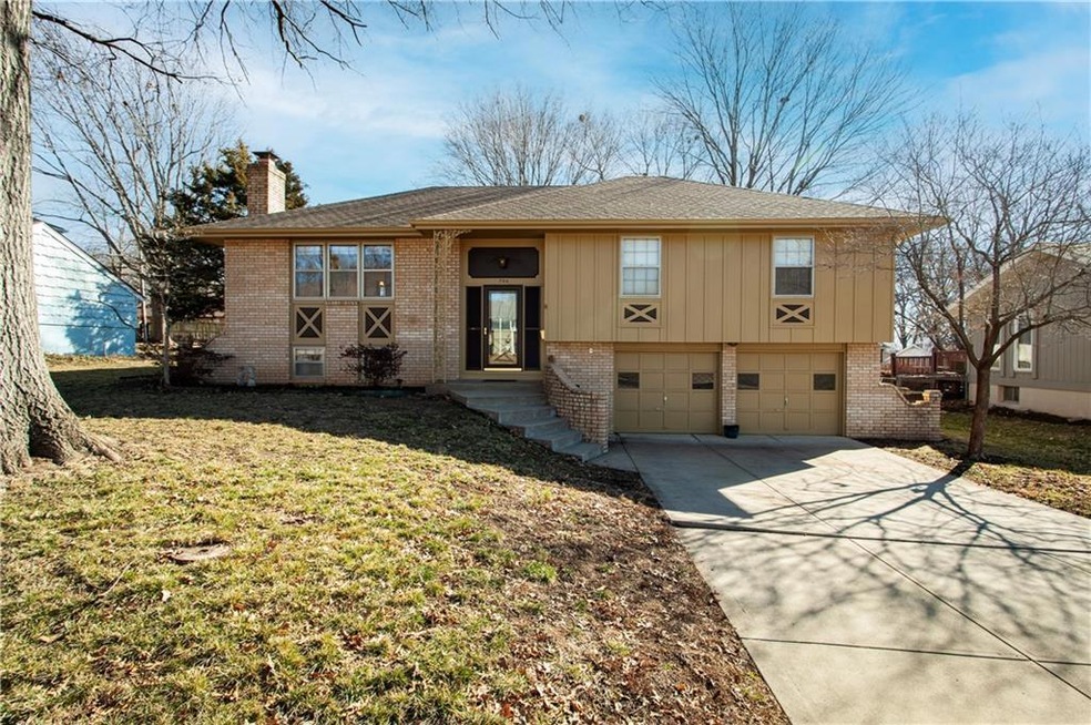 704 NW 10th St, Blue Springs, MO 64015 - photo 1