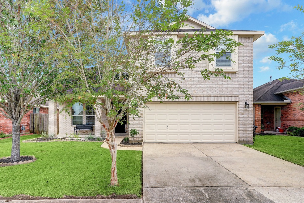 704 Columbia St, Alvin, TX 77511 - photo 1