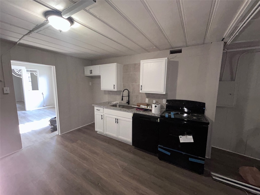 931 9th Ave unit 2, Port Arthur, TX 77642 - photo 1