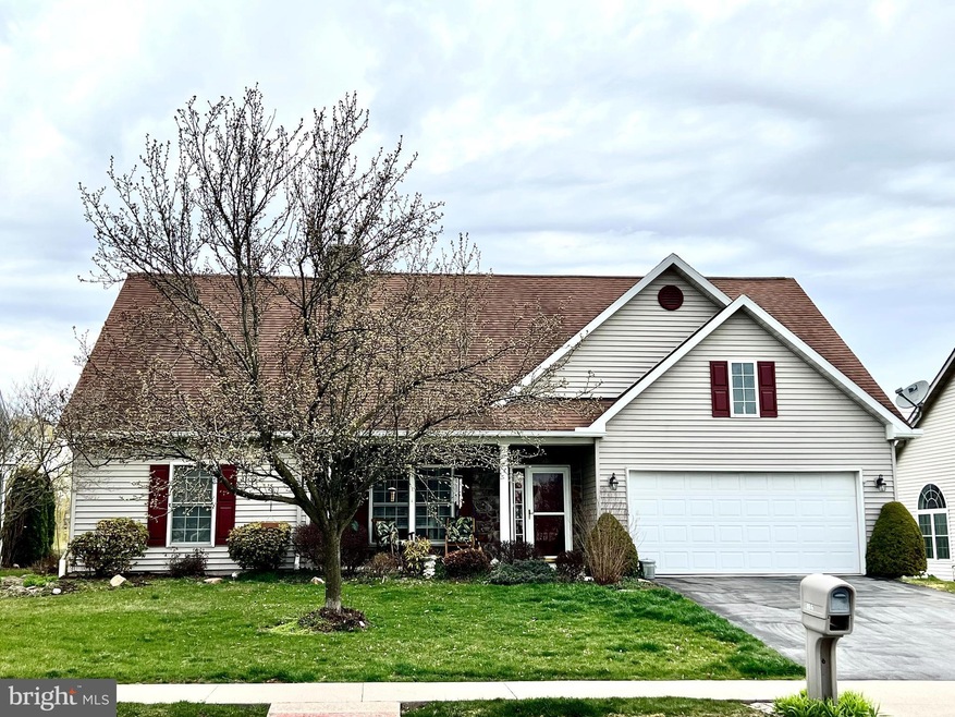 166 N Cacoosing Dr, Reading, PA 19608 - photo 1