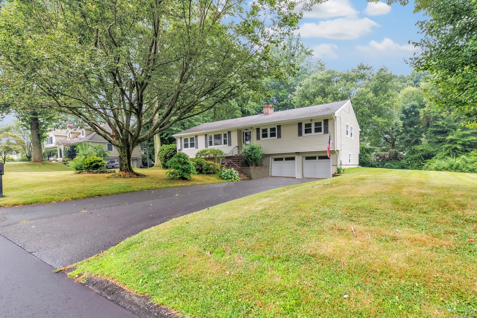 71 Johnson St, Trumbull, CT 06611 - photo 1