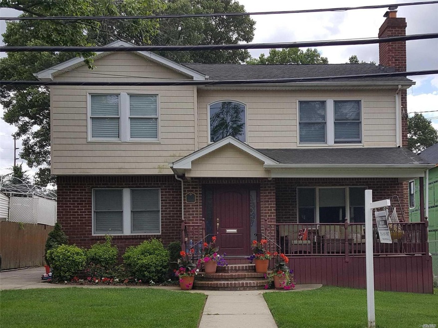 424 Maple St, West Hempstead, NY 11552 - photo 1