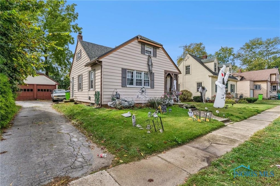 207 W Culbertson St, Fostoria, OH 44830 - photo 1