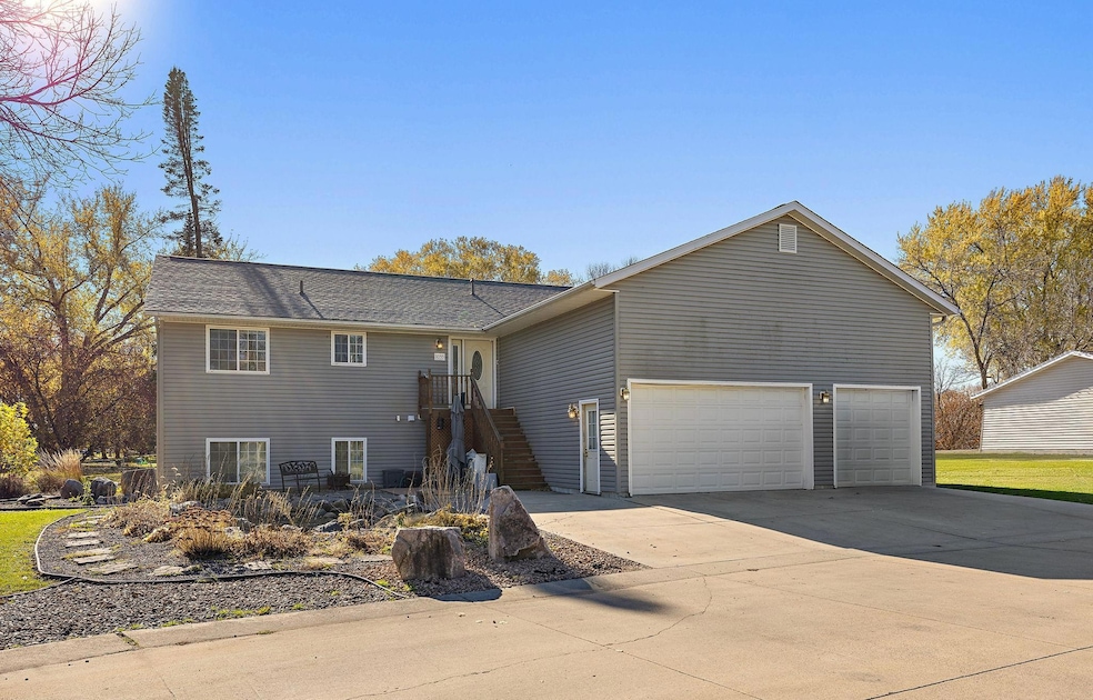 1055 Johnson Place SE, Owatonna, MN 55060 - photo 1