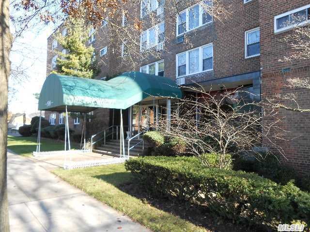 190 Mineola Blvd unit 3P, Mineola, NY 11501 - photo 1