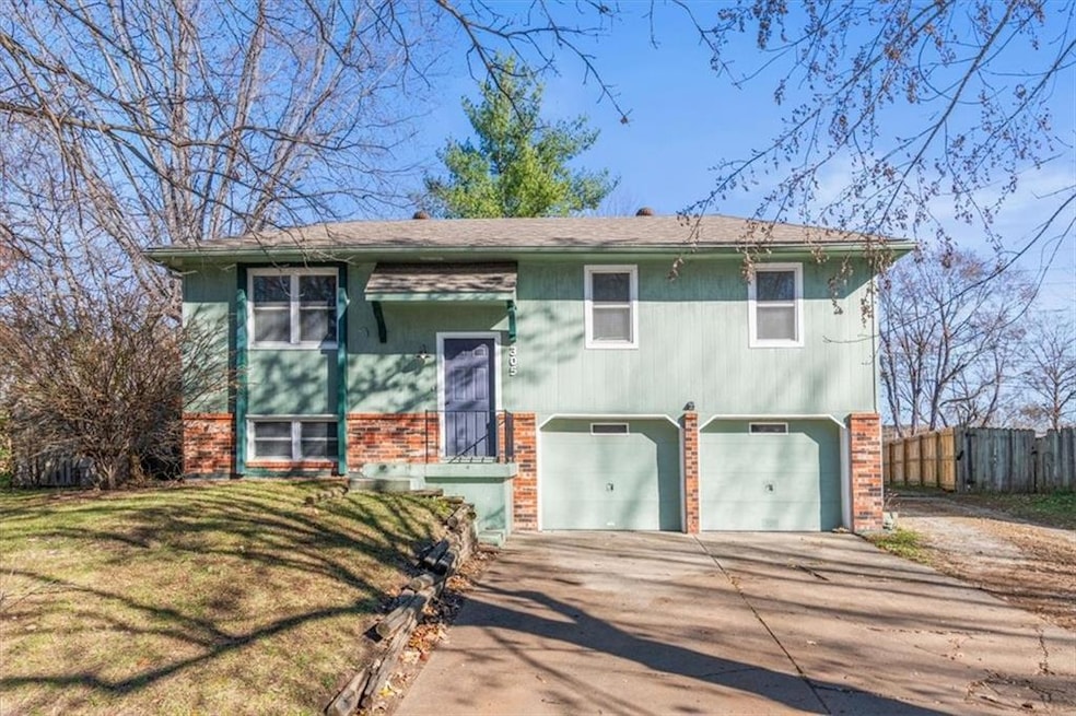 305 Concord Cir, Grain Valley, MO 64029 - photo 1