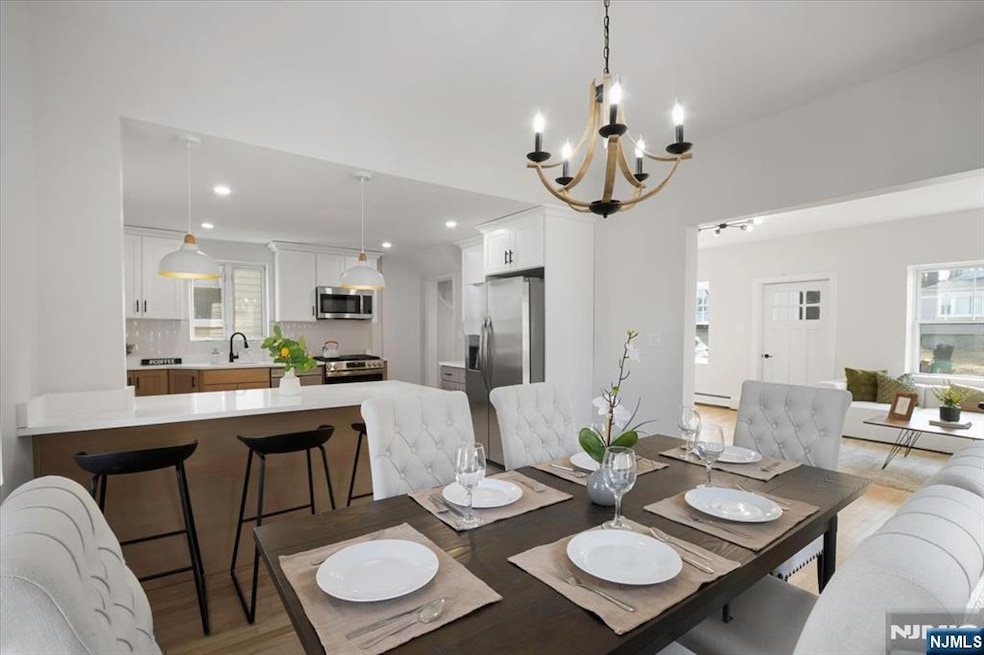 Pending $699,900 • Co-Listing Agent