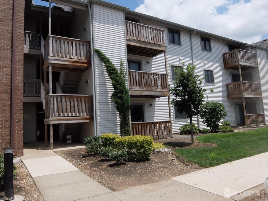 5307 Ravens Crest Dr, Plainsboro, NJ 08536 - photo 1