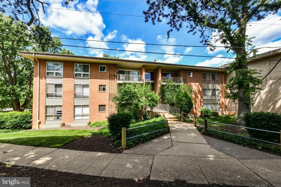 3712 N Rosser St unit 201, Alexandria, VA 22311 - photo 1
