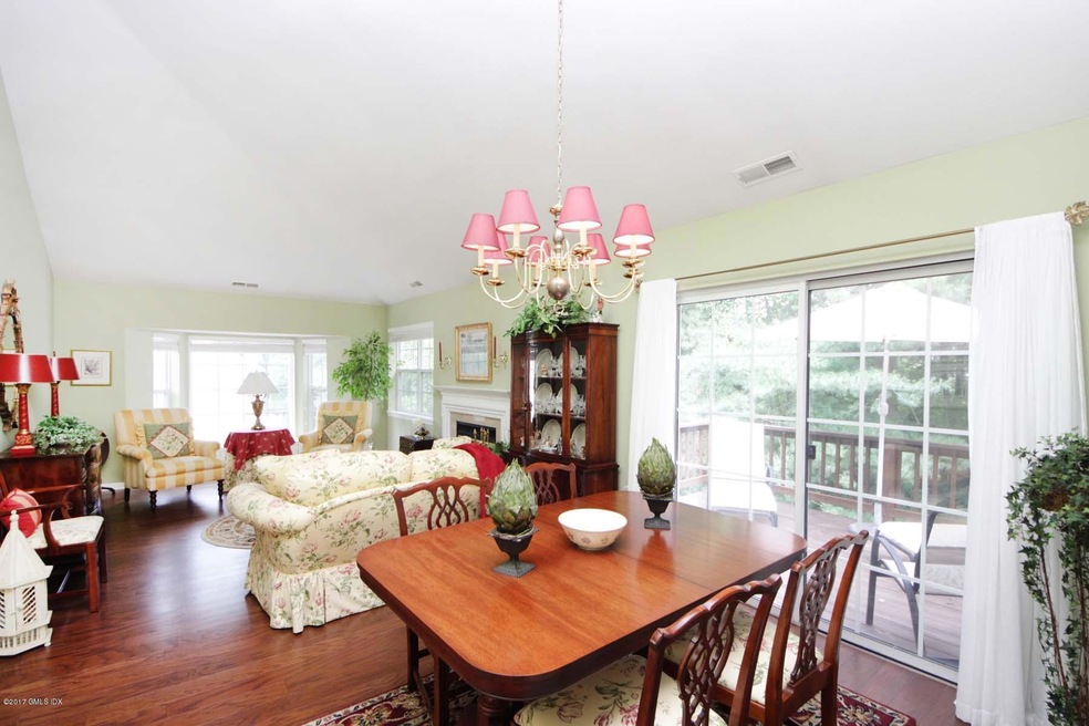 912 Foxboro Dr, Norwalk, CT 06851 - photo 1