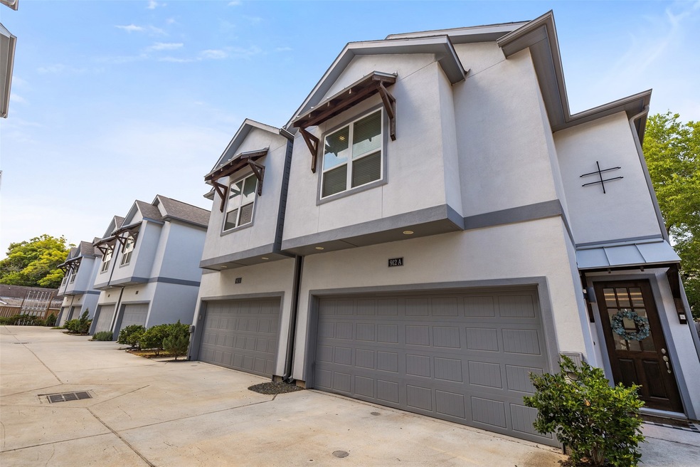 912 W 35th St unit A, Houston, TX 77018 - photo 1