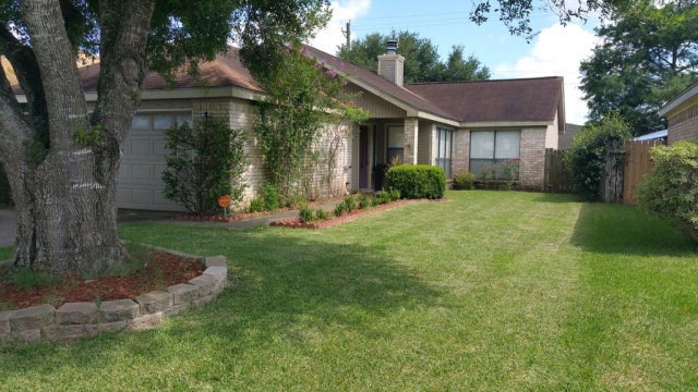 2424 Hedgerose Ln, Bay City, TX 77414 - photo 1