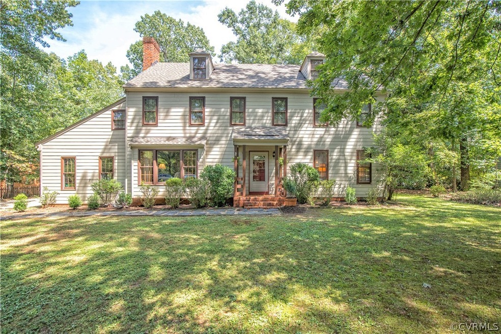 Nestled on a quiet cul-de-sac lot!  Hardiplank sid