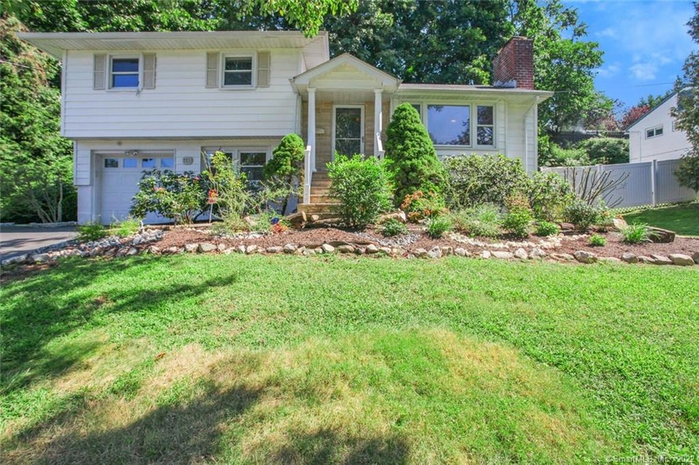 112 Wood Ridge Dr, Stamford, CT 06905 - photo 1