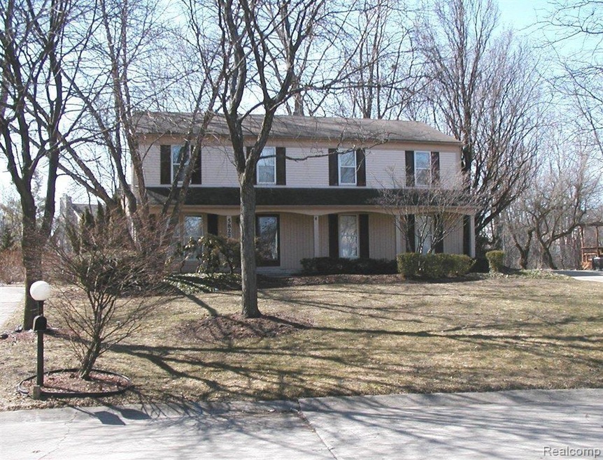 5827 Beauchamp
