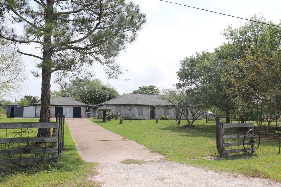 4915 Graves Rd, Alvin, TX 77511 - photo 1