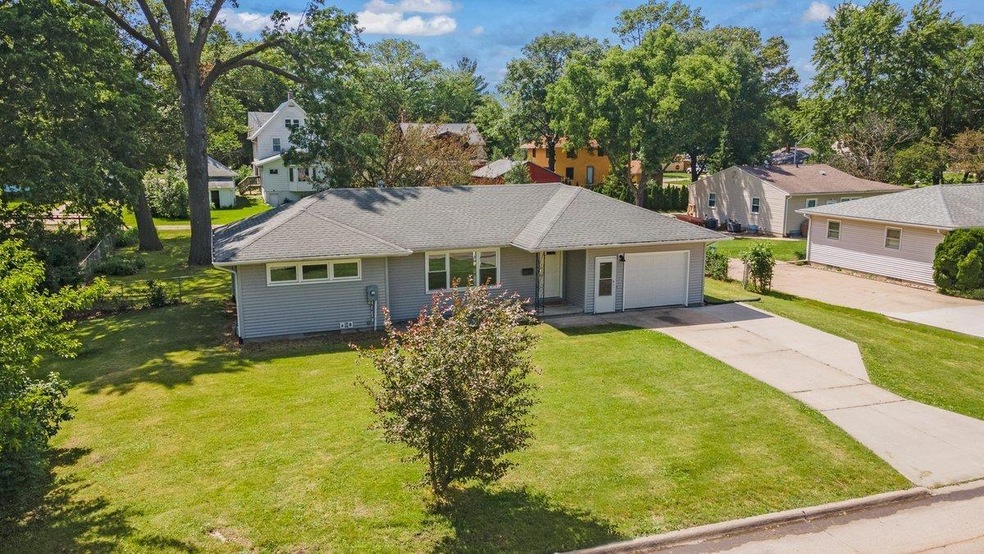 2115 Iowa St, Cedar Falls, IA 50613 - photo 1