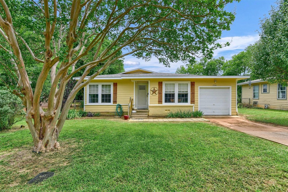 1710 W Elm St, Denison, TX 75020 - photo 1