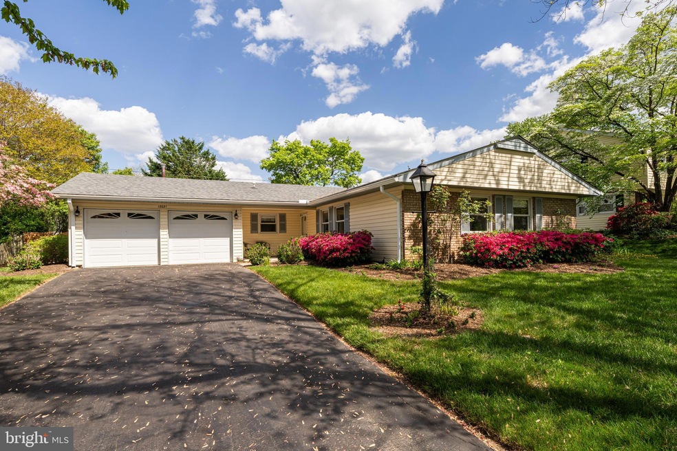 13021 Maple View Ln, Fairfax, VA 22033 - photo 1