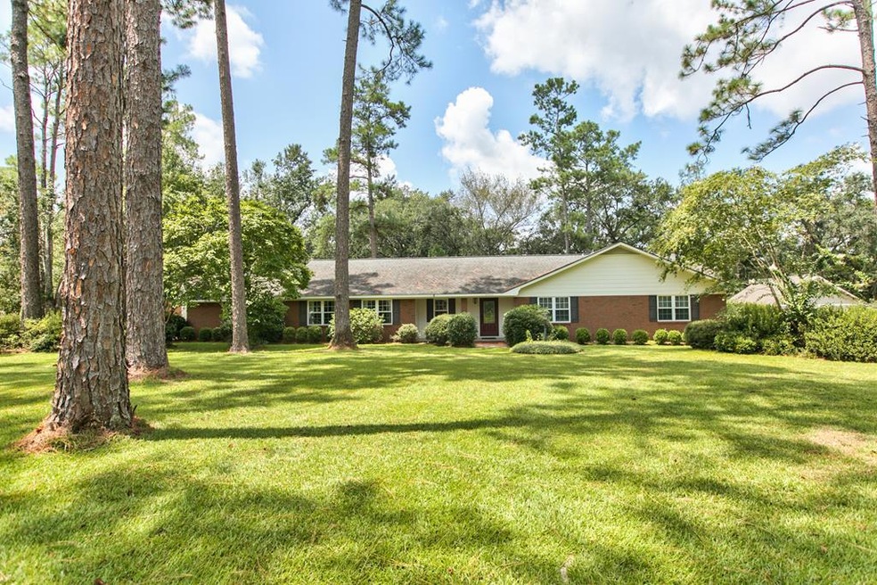 2203 Twin Lakes Dr, Bainbridge, GA 39819 - photo 1