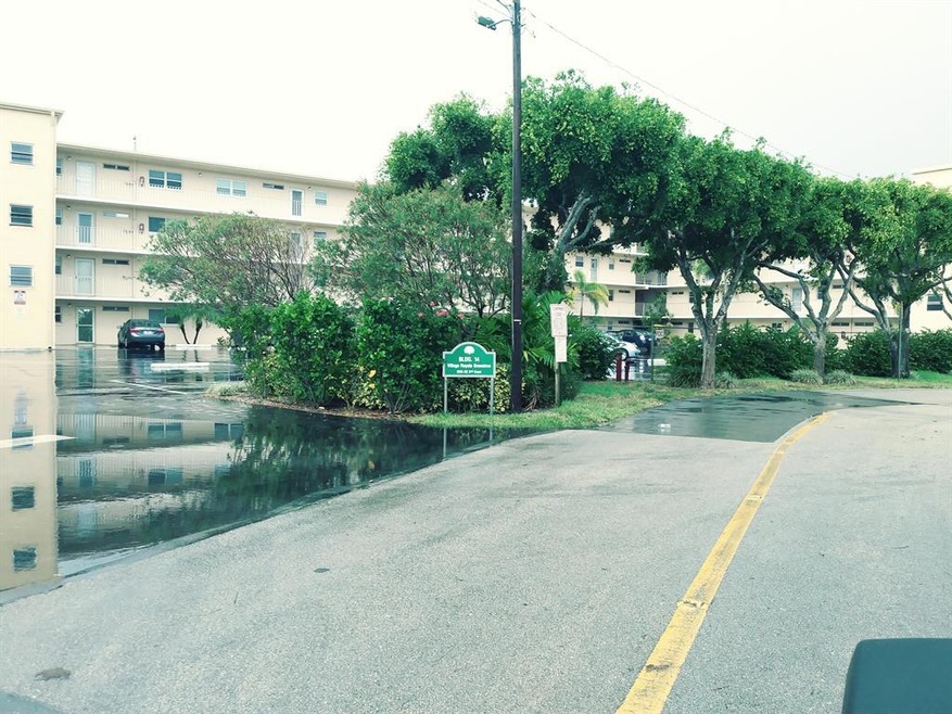 VILLAGE ROYALE