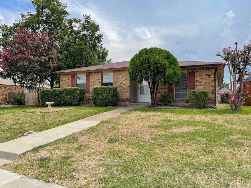 8306 Woodside Rd, Rowlett, TX 75088 - photo 1