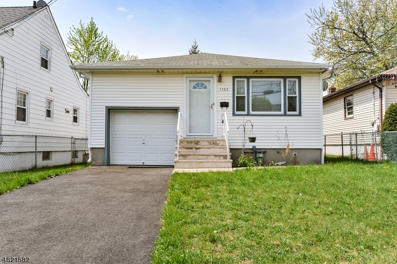 1123 Walnut St, Linden, NJ 07036 - photo 1