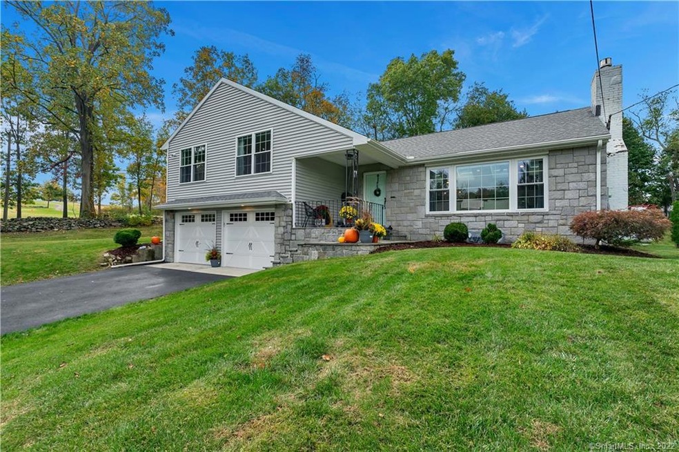 ! Winslow Rd, Located in the desirable Taunton sec
