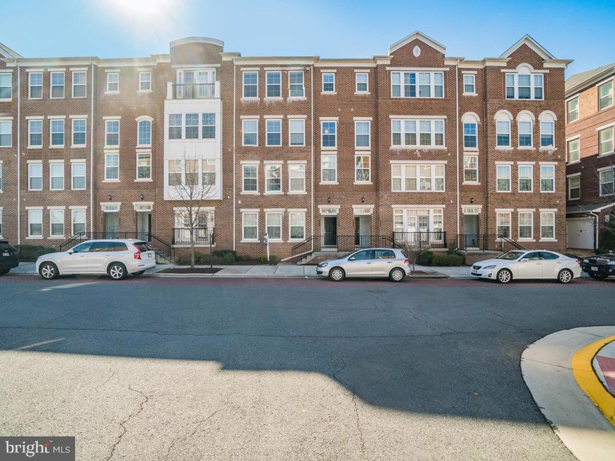 3057 Rittenhouse Cir unit 68, Fairfax, VA 22031 - photo 1