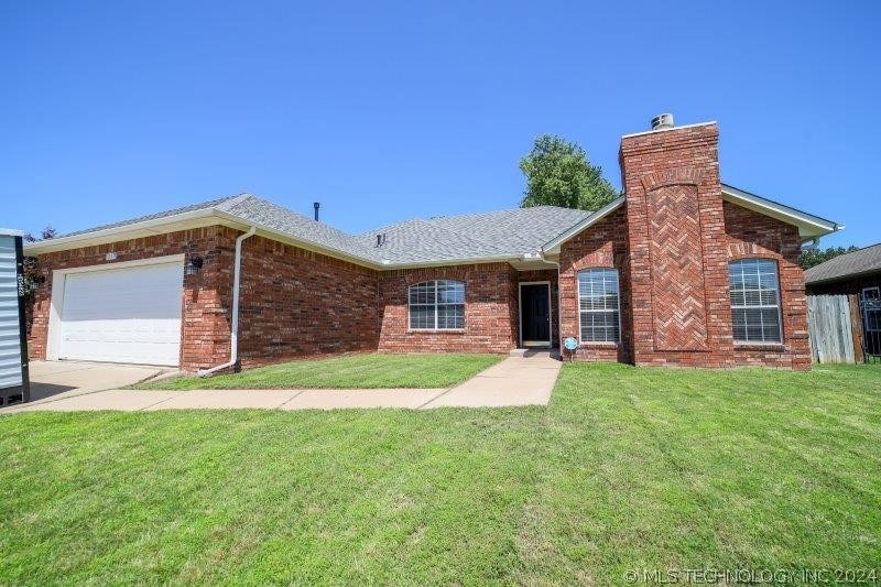1117 S 35th St, Broken Arrow, OK 74014 - photo 1