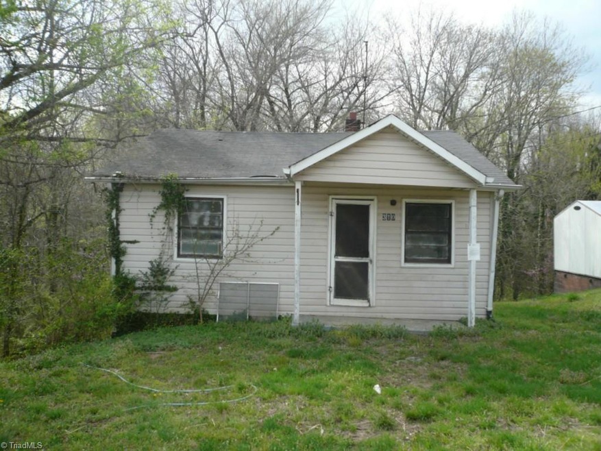 310 Hill St, Reidsville, NC 27320 - photo 1