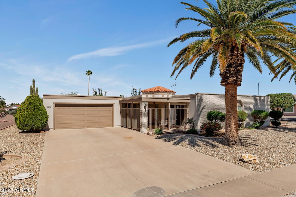 9512 W Oakstone Dr-large-002-007-9512 W