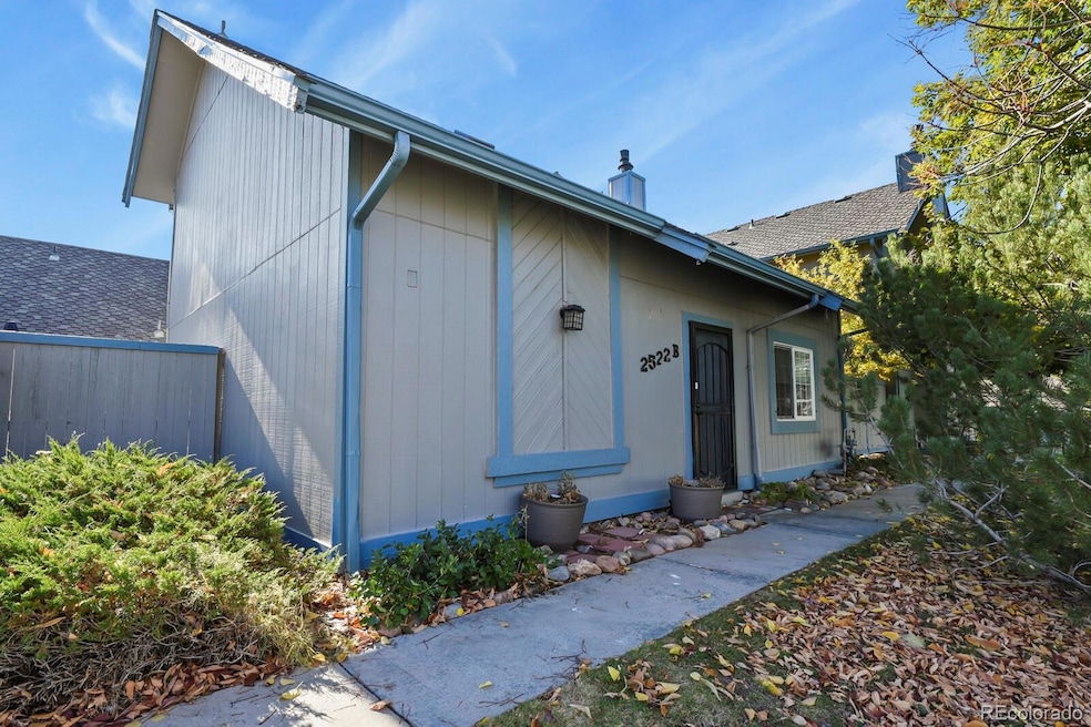 2522 S Worchester Ct unit B, Aurora, CO 80014 - photo 1