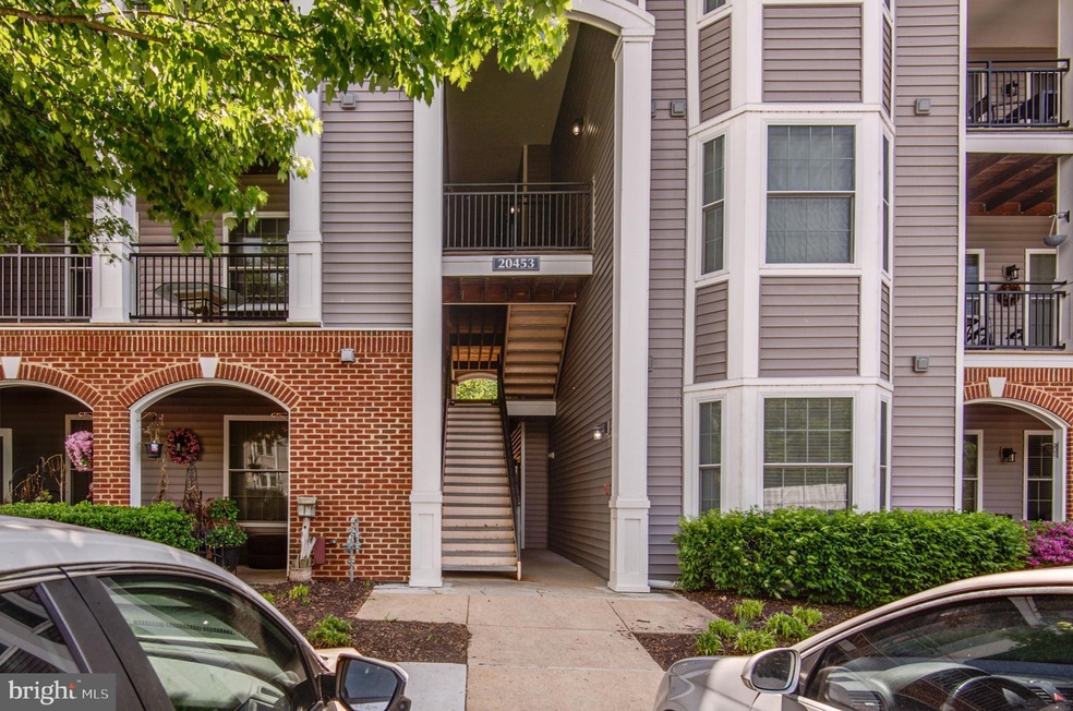 20453 Chesapeake Square unit 303, Sterling, VA 20165 - photo 1